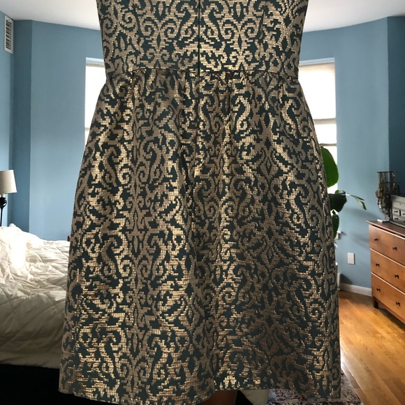 Gorgeous and unique gold detail dress - Picture 3 of 4